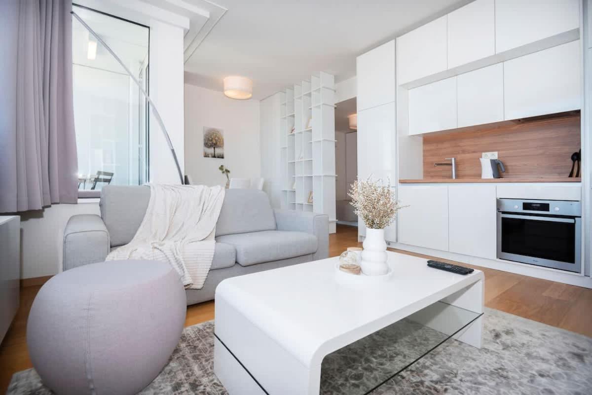 Ferienwohnung Luxury 1Bdrm On The 28Th Floor Pressburg Exterior foto